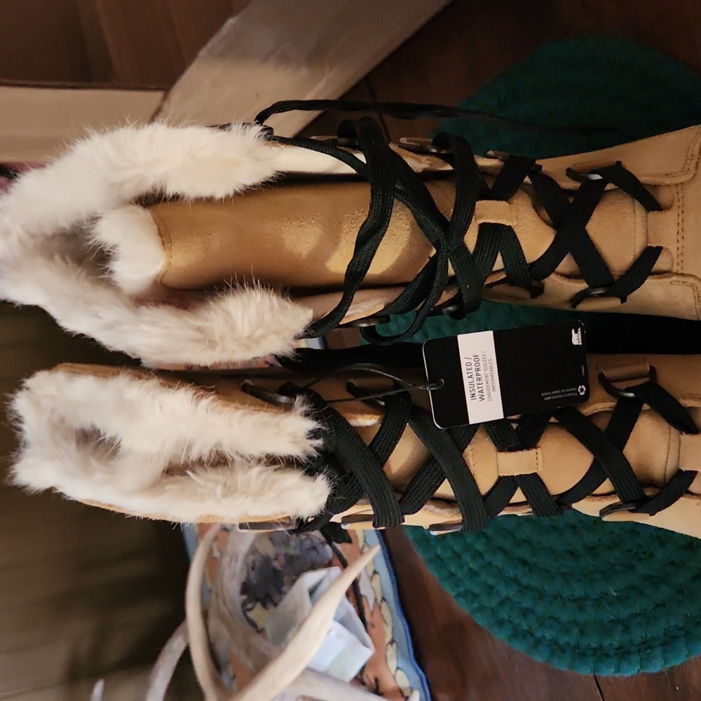 Sorel waterproof boots - Picture 6 of 9